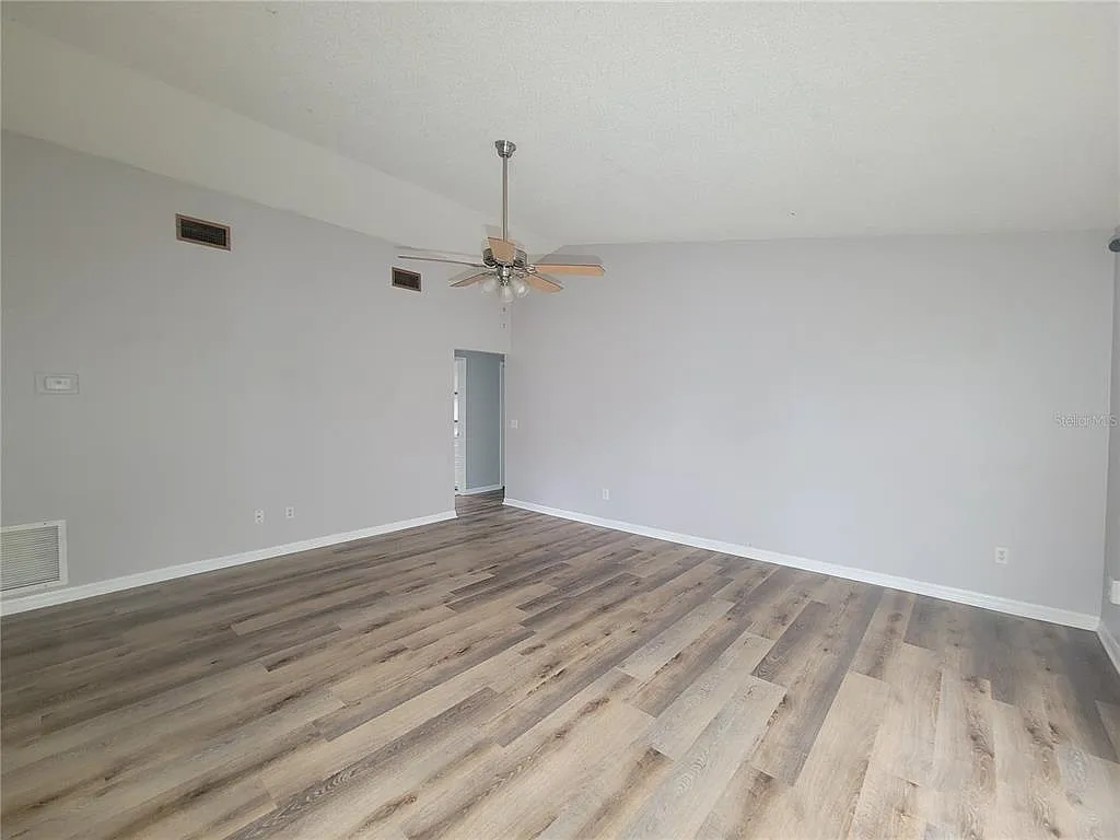 4 bed, 3.0 bath, 1525 sqft, $2,195 — Photo 2