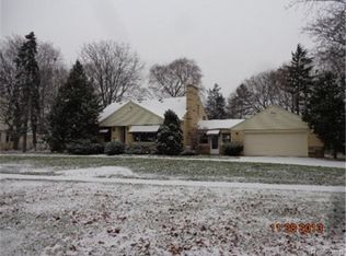 17596 Meadowood Ave, Lathrup Village, MI 48076