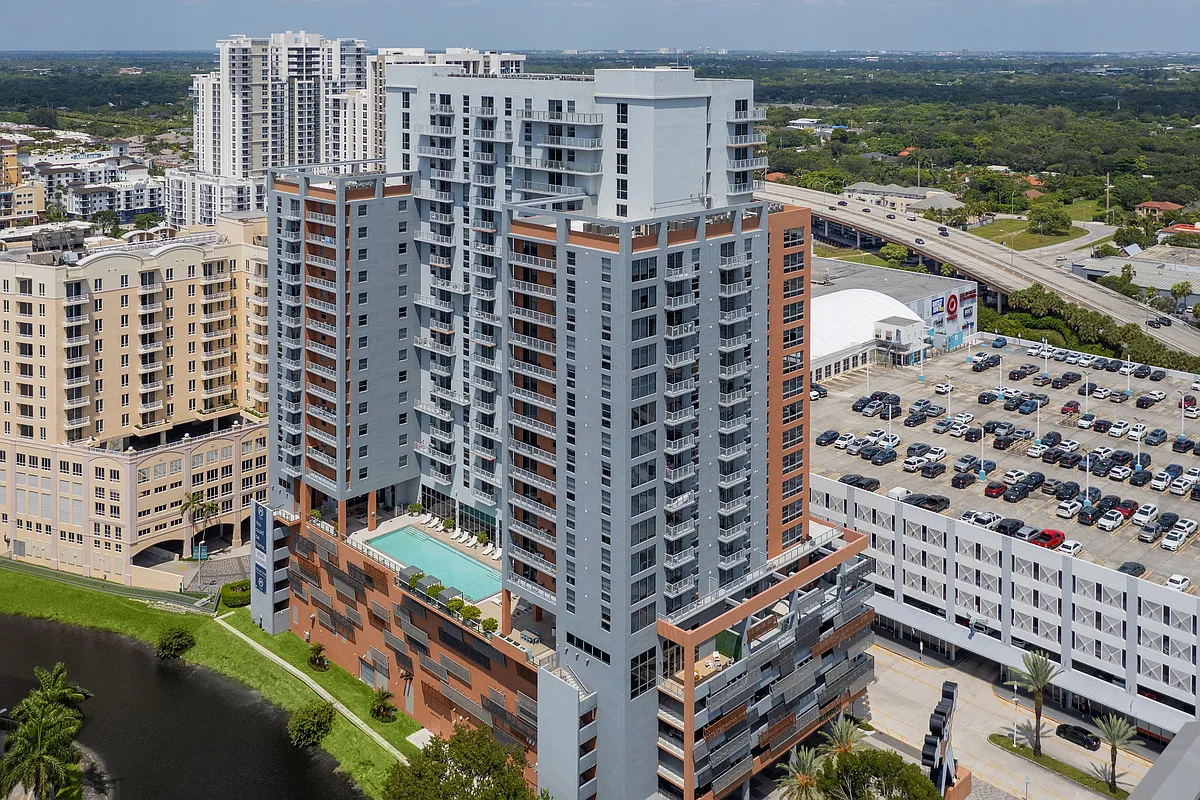 Building Photo - Motion at Dadeland