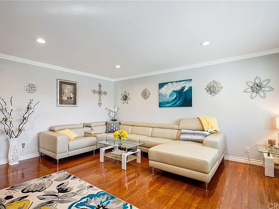2nd image of 11813 Runnymede St