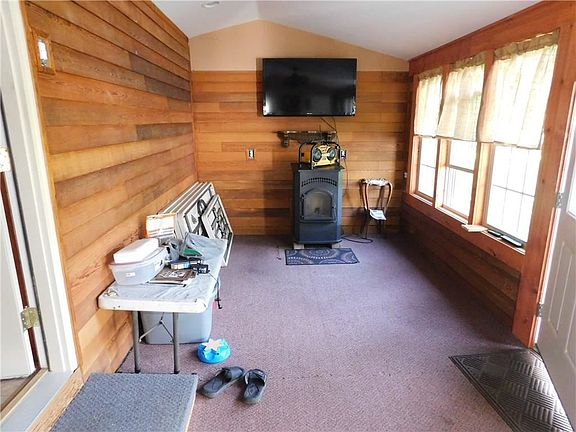 5th image of 115 Rose Dr