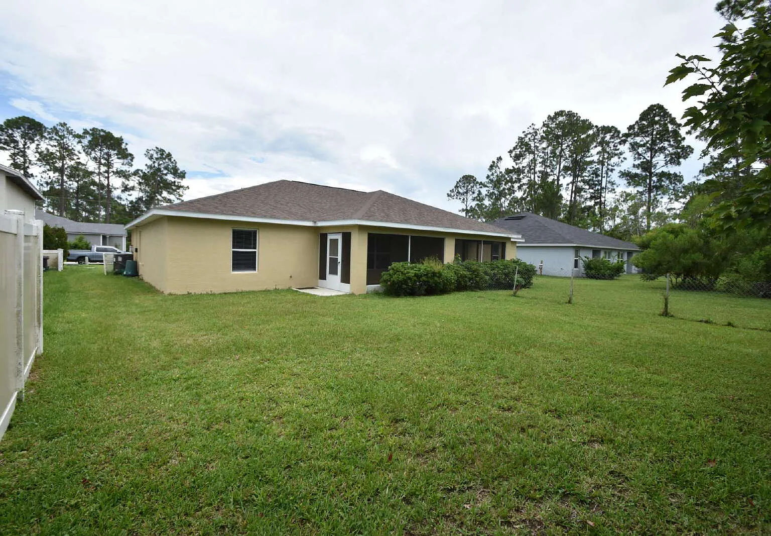 3 bed, 2.0 bath, 1221 sqft, $1,650 — Photo 2