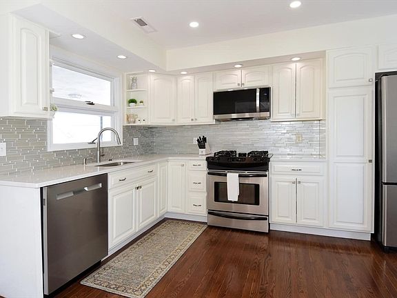 3rd image of 7 Erhardt Ter