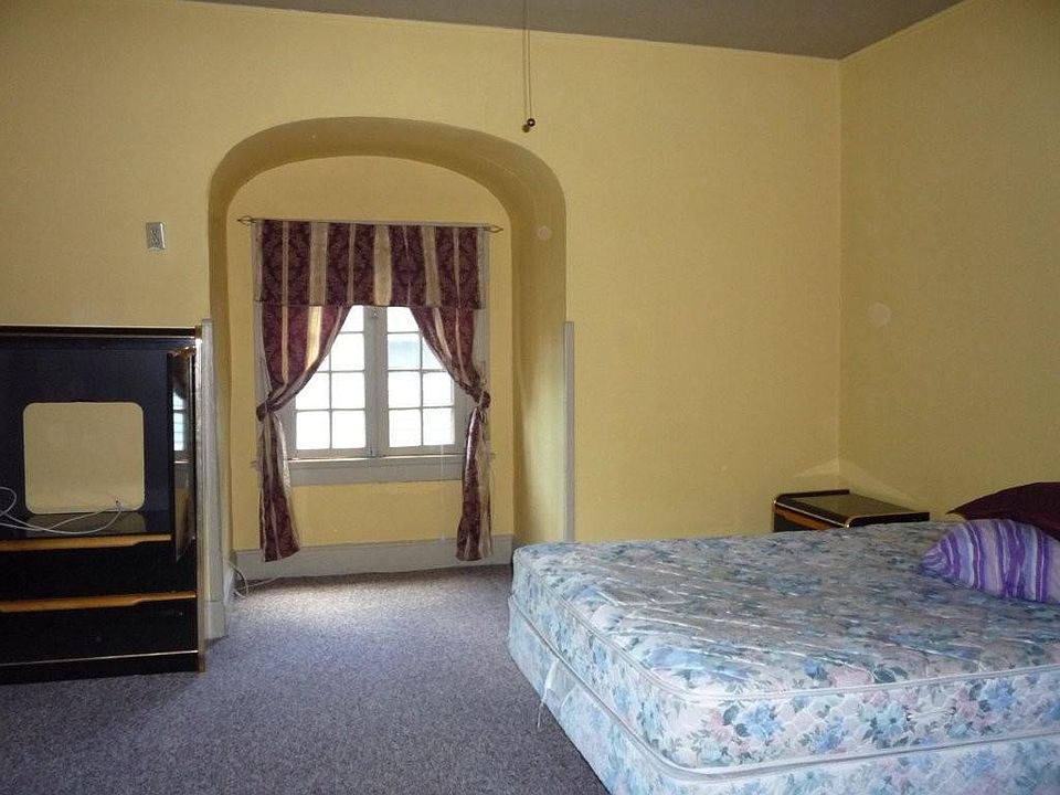 2nd image of 519 W Charles St