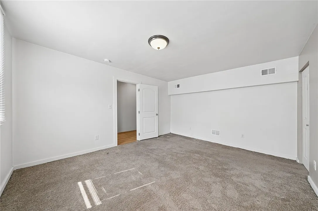 2 bed, 750 sqft, $1,400 — Photo 2