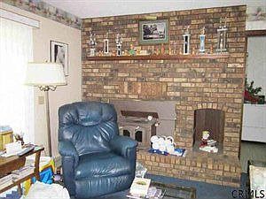 4th image of 42 Helen Dr