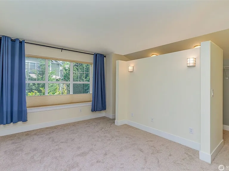 1774 25th Ave NE — Photo 14