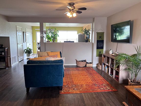3rd image of 424 Montgomery Dr #Townhouse
