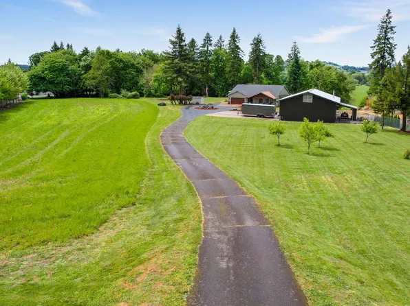 801 S Park St, Carlton, OR 97111