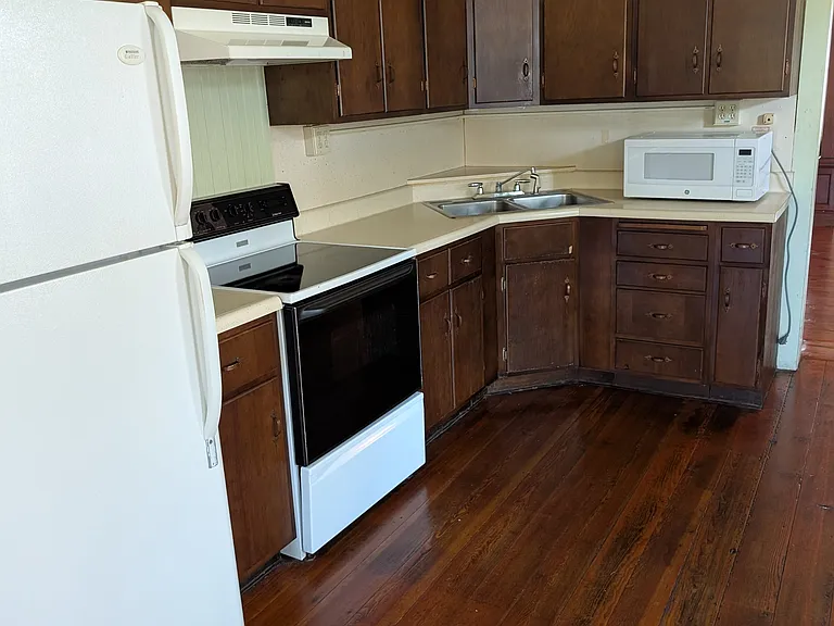 81 Noble St #1 — Photo 7