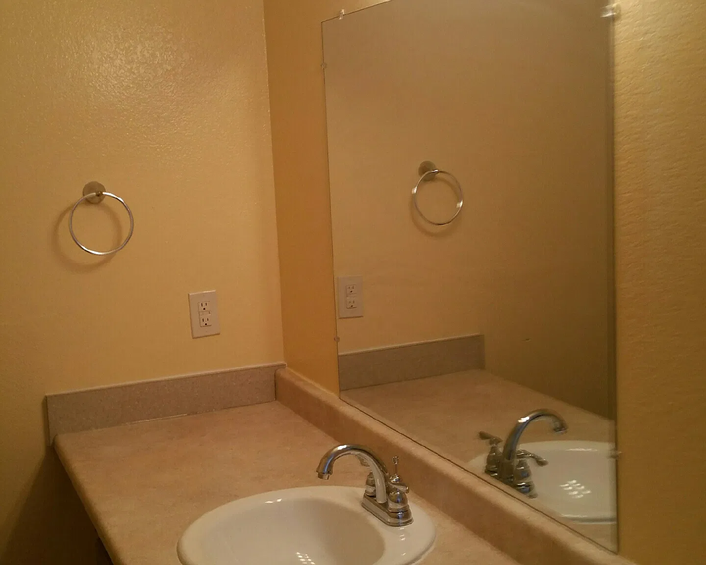 Jasmine Apartments - 1250-16 FR — Photo 1