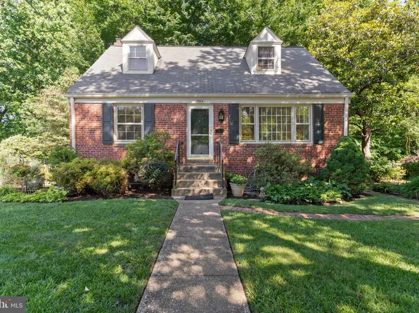 3904 Whispering Ln, Falls Church, VA 22041