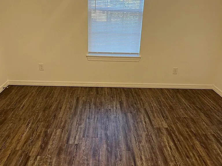 722 Drennen St — Photo 11
