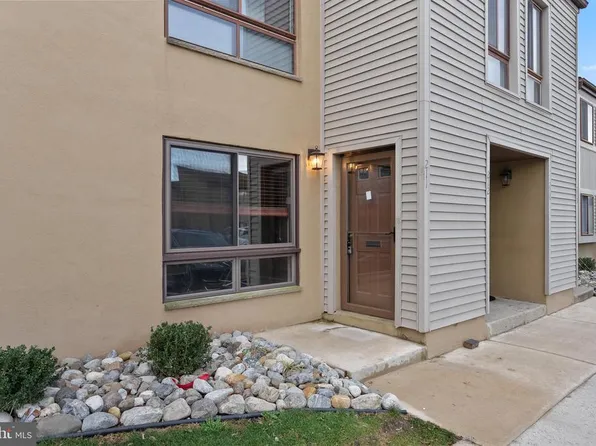 211 James Ct, Marlton, NJ 08053