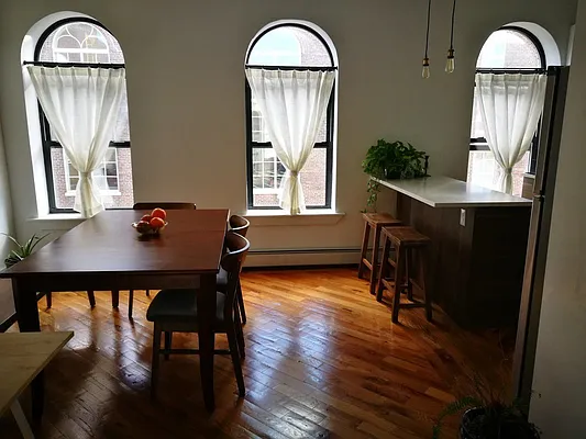 Sold by Tyler Vincent Real Estate Inc | media 17