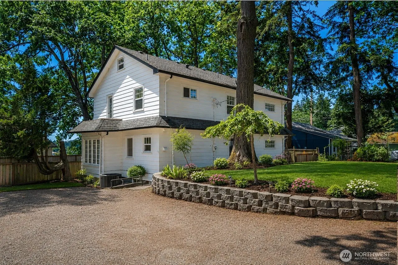4 bed, 2.5 bath, 3504 sqft, $3,800 — Photo 3