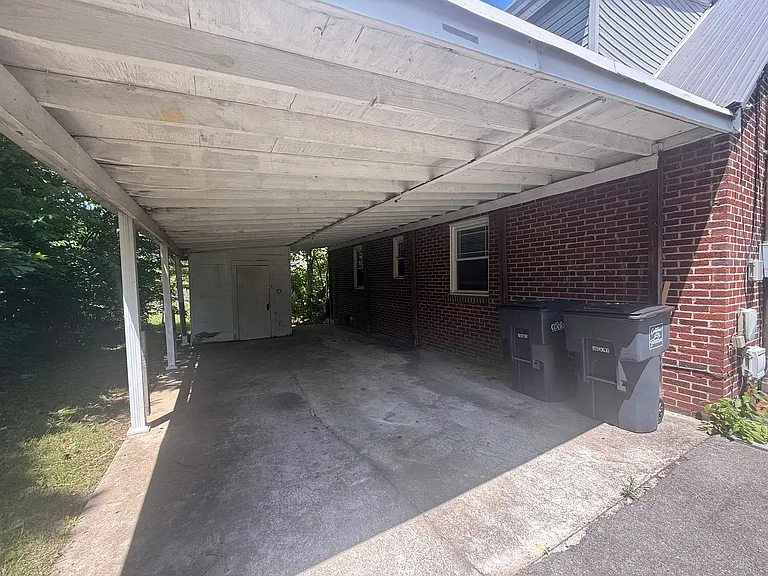 100 Davis Ave — Photo 30