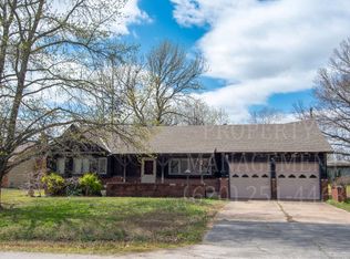 106 S Overlook Dr, Coffeyville, KS 67337