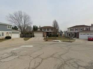 631 Randi Ln, Hoffman Estates, IL 60169