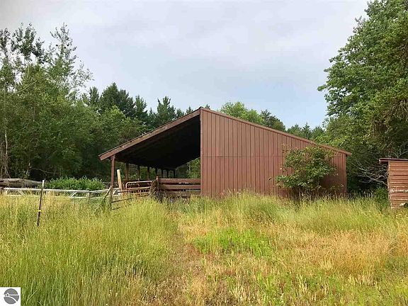 5th image of 15872 Smith Ln