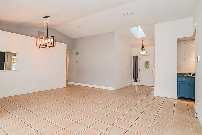 1728 Indian Springs Dr — Photo 5