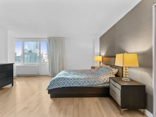 322 West 57th Street image 7 of 22