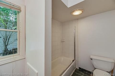 5th image of 933 Boston Ave #1