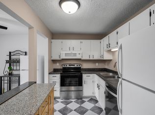 5607 Green Circle Dr APT 210, Minnetonka, MN 55343