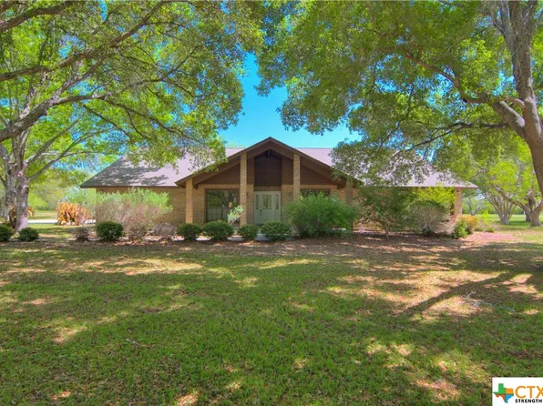 225 Wingate Ct, Seguin, TX 78155