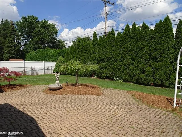 32106 Gainsborough Dr — Photo 25