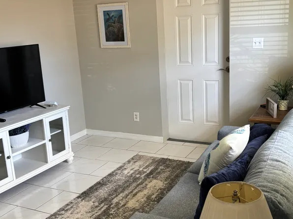 95 N Orange St #E, Englewood, FL 34223