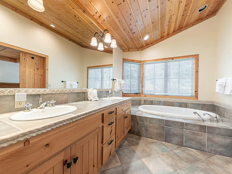 8520 Lahontan Dr — Photo 19
