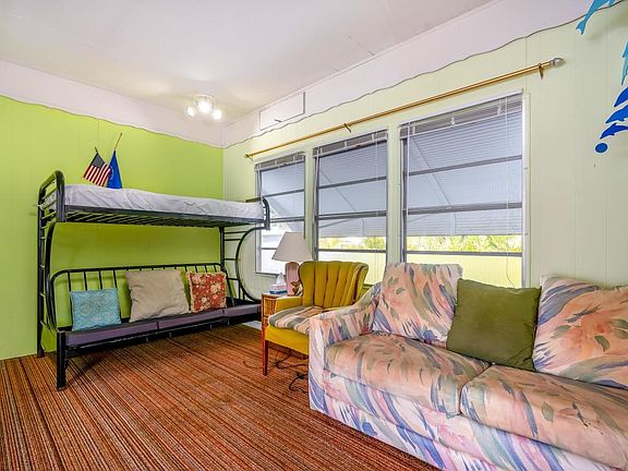 Bedroom / Living-room.