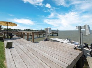 2738 Bay Oaks Harbor Dr, Baytown, TX 77523