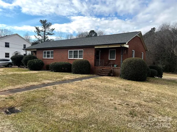 2110 N Stewart Ave, Newton, NC 28658