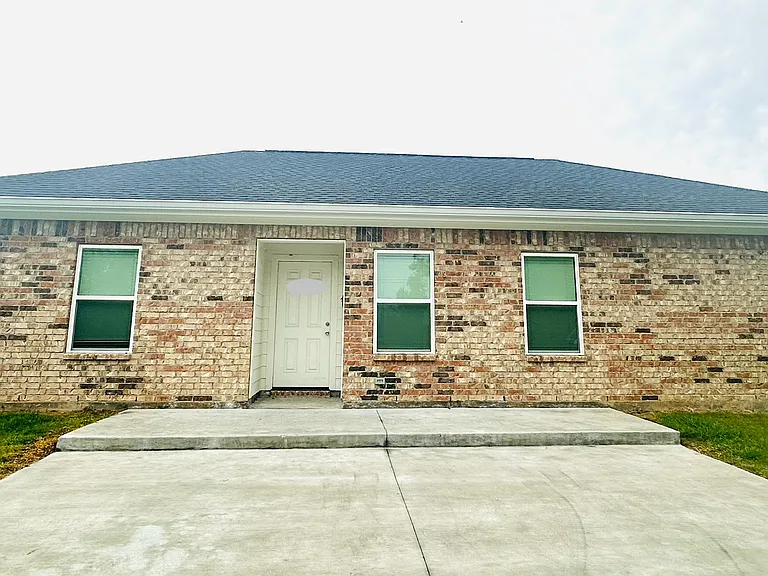 2310 Timberlane Dr — Photo 1