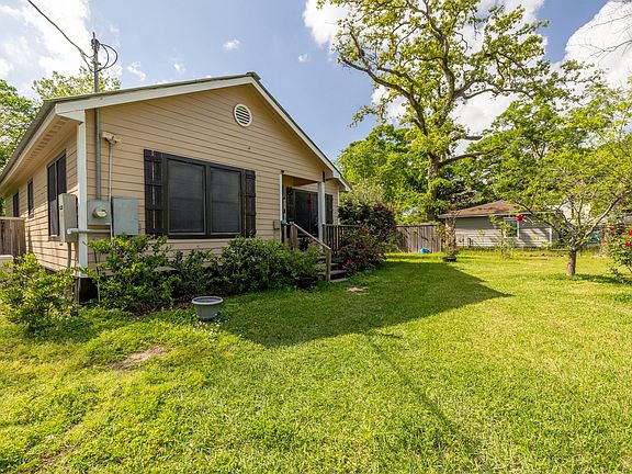 3rd image of 708 Plum Grove Rd