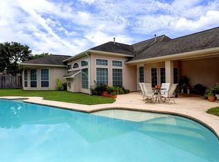 66 Blooming Grove Ln, Houston, TX 77077