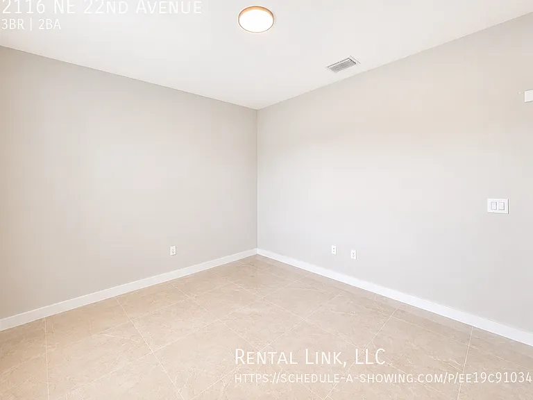 2116 NE 22nd Ave — Photo 23