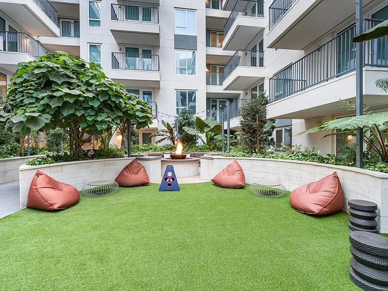 Game on! Enjoy lawn games in our lively lounge & courtyard.