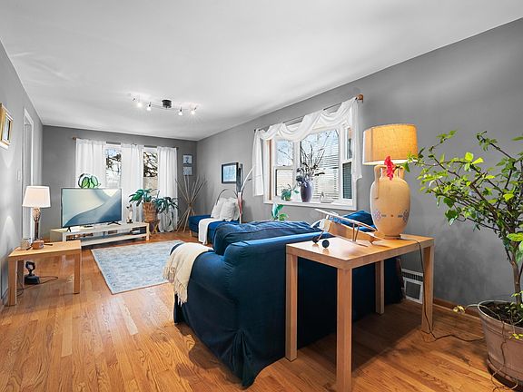 3rd image of 9405 Congress Park Ave