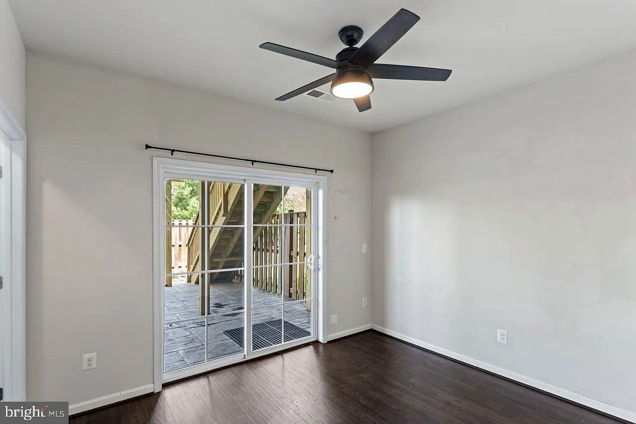 3 bed, 4.0 bath, 2253 sqft, $3,200 — Photo 3