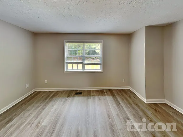 676 Eagles Nest Cir — Photo 6