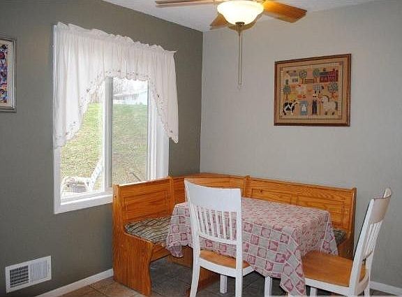 5th image of 10 River Woods Ln