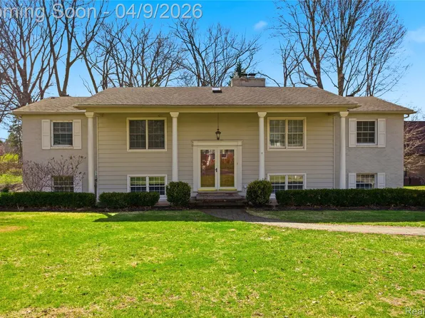 138 Aintree Rd, Rochester, MI 48306