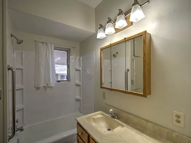 1621 N Monroe St — Photo 8