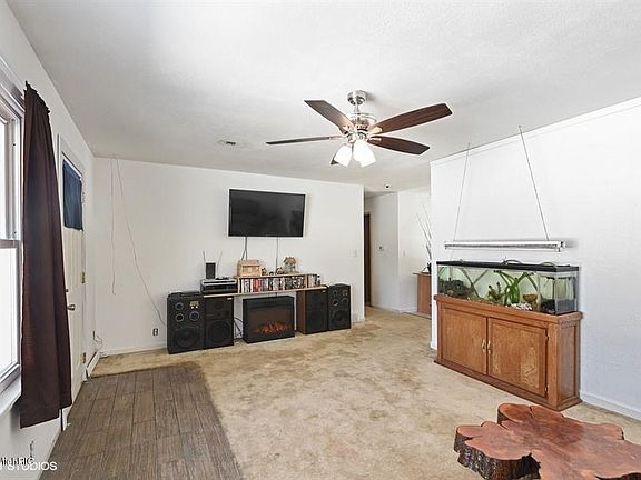2nd image of 70191 Fillmore St