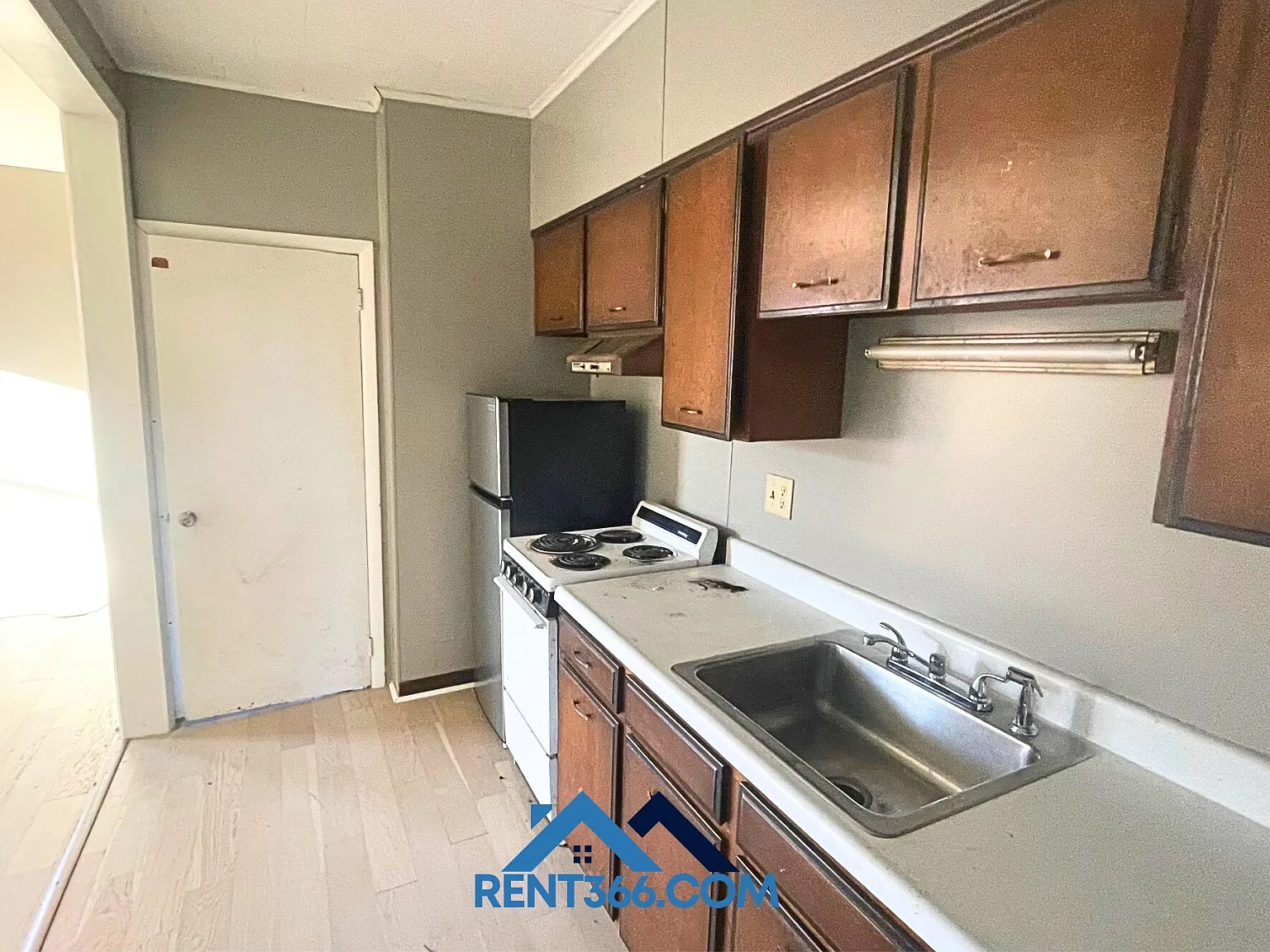 101 N George St — Photo 3