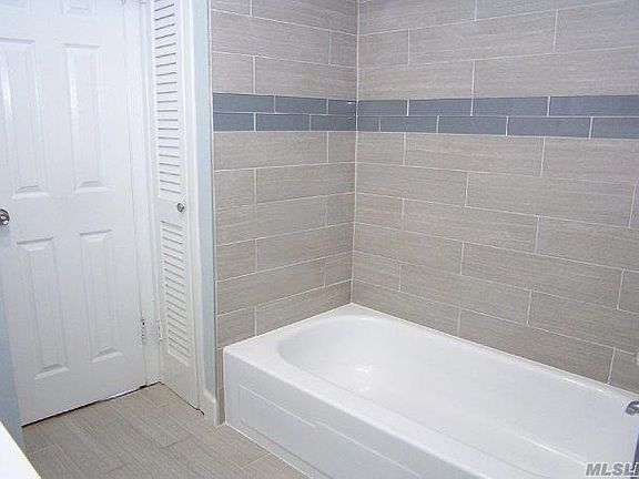 4th image of 256 Clarinet Ln