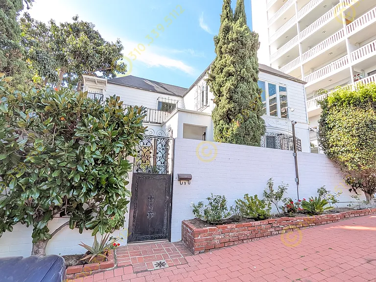 969 N Doheny Dr #1/2 — Photo 3